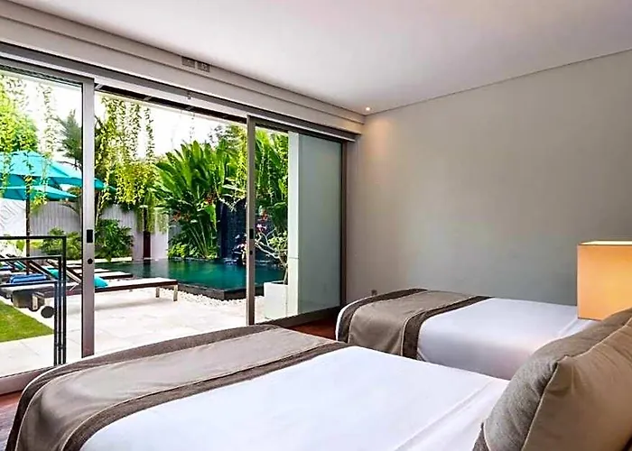 ホテル Yarrow Flower 3 Bedroom Private Pool Zn48 バリ島